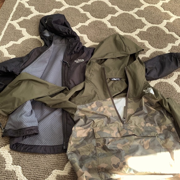 Black small(7-8) 40$

 Kaki  (10-12) 50$ - Picture 1 of 1